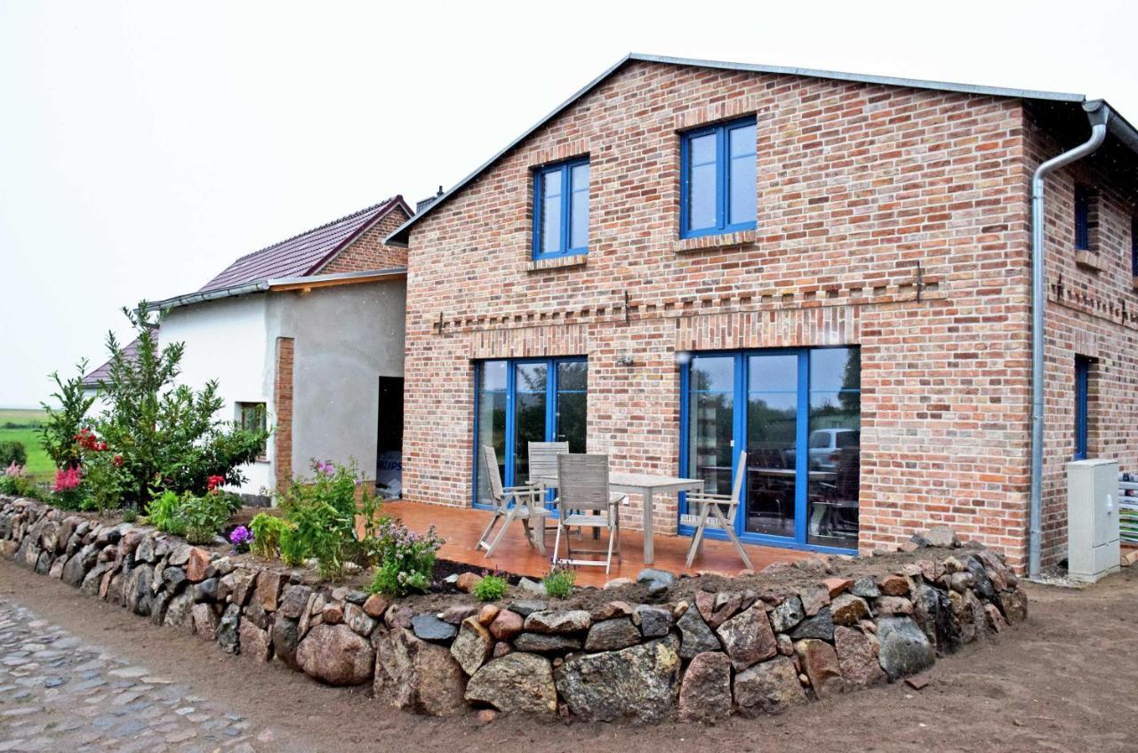 Ferienhaus Zum Boddenstrand Mit Ka Groß Zicker Esterno foto
