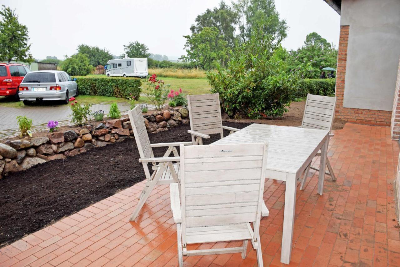 Ferienhaus Zum Boddenstrand Mit Ka Groß Zicker Esterno foto