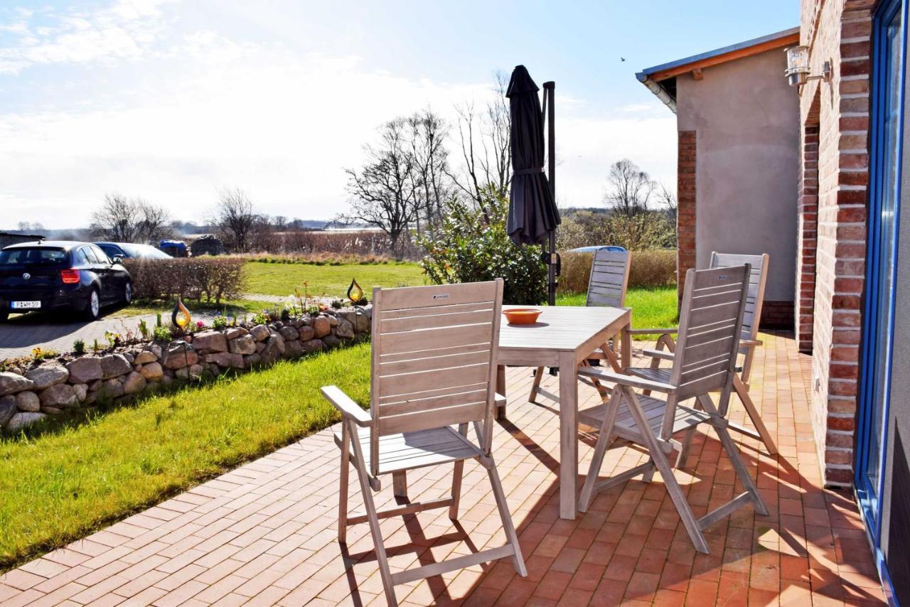 Ferienhaus Zum Boddenstrand Mit Ka Groß Zicker Esterno foto