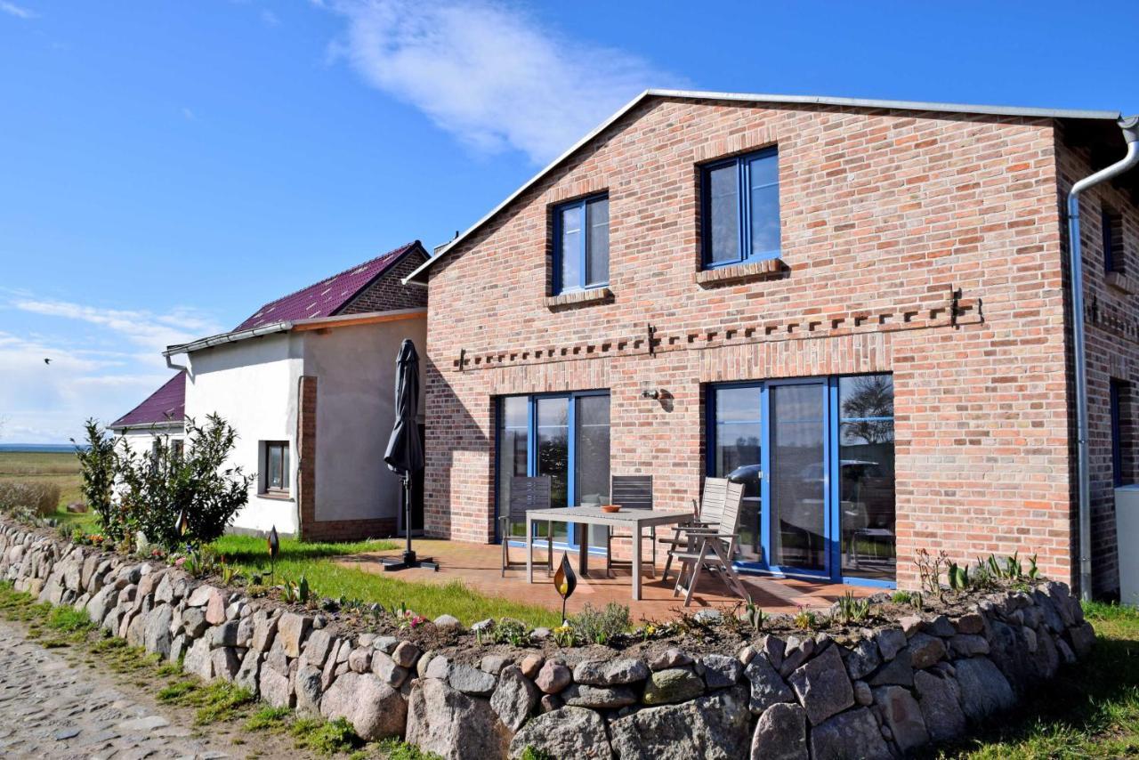 Ferienhaus Zum Boddenstrand Mit Ka Groß Zicker Esterno foto