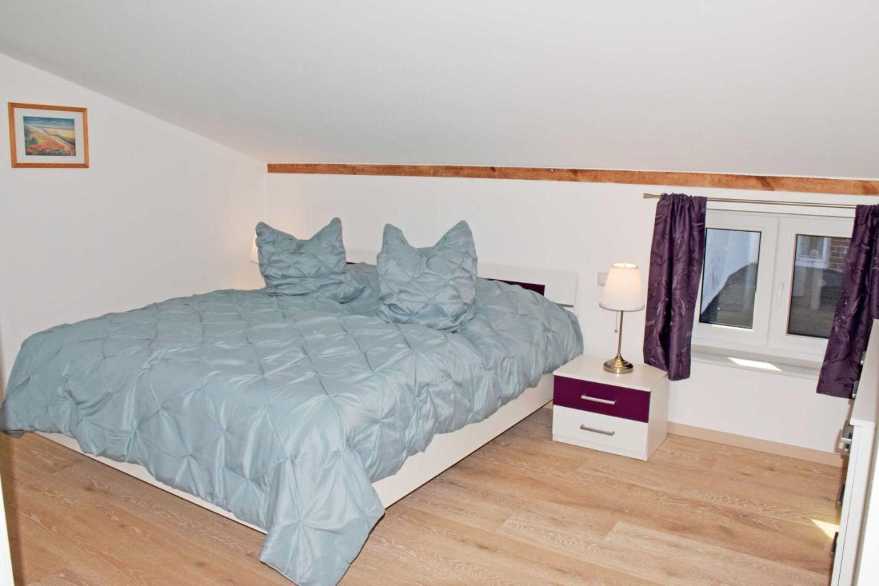 Ferienhaus Zum Boddenstrand Mit Ka Groß Zicker Esterno foto